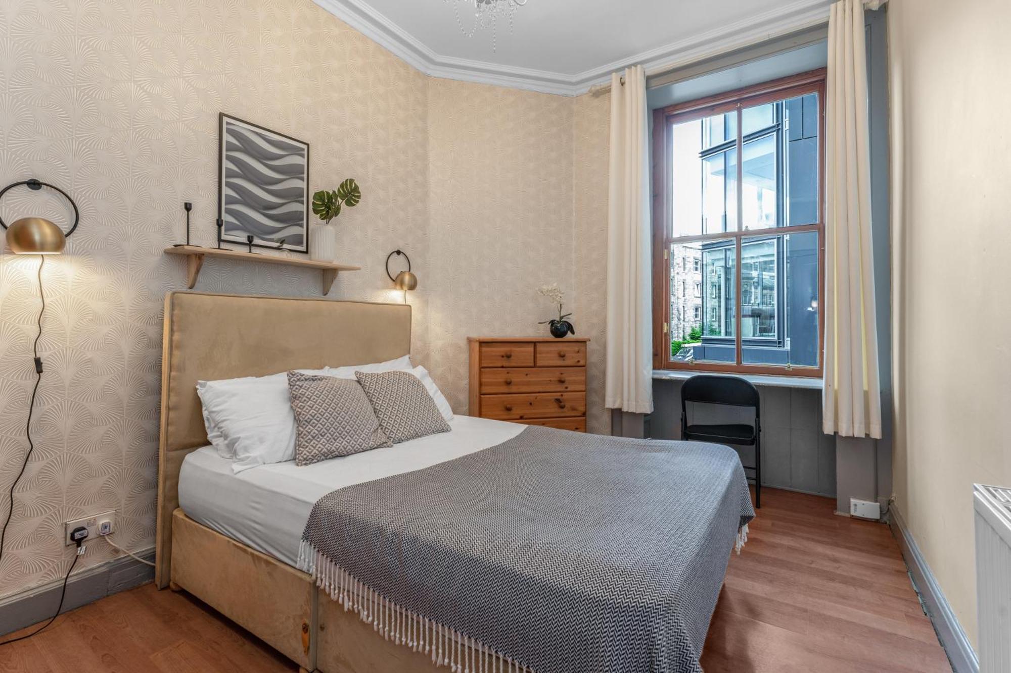 Apartment Central, Cozy 2br-1ba-haymarket - With Parking Edinburgh