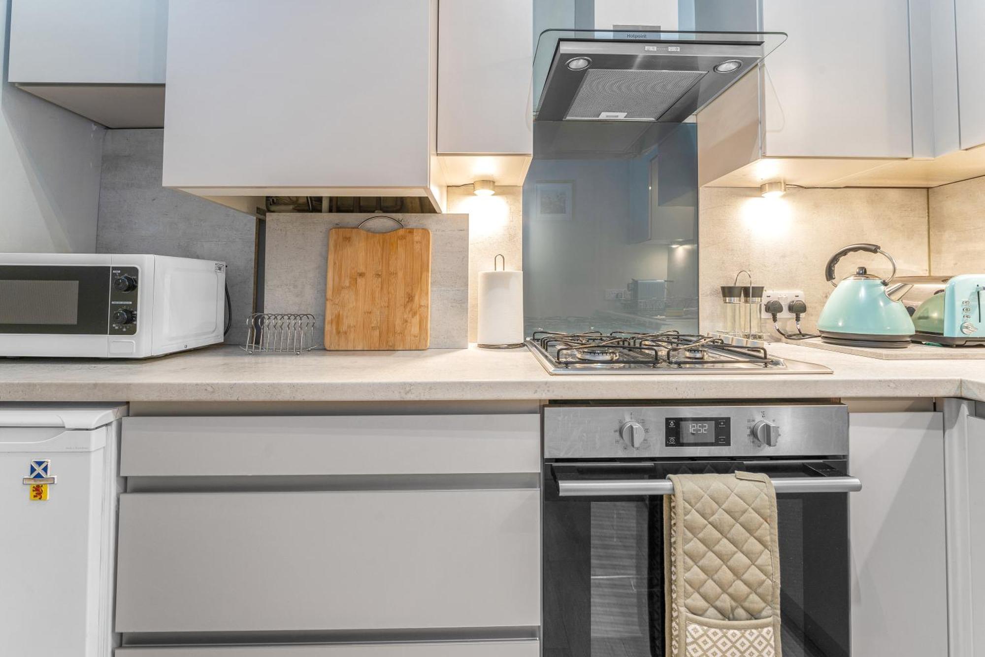 Apartment Central, Cozy 2br-1ba-haymarket - With Parking *