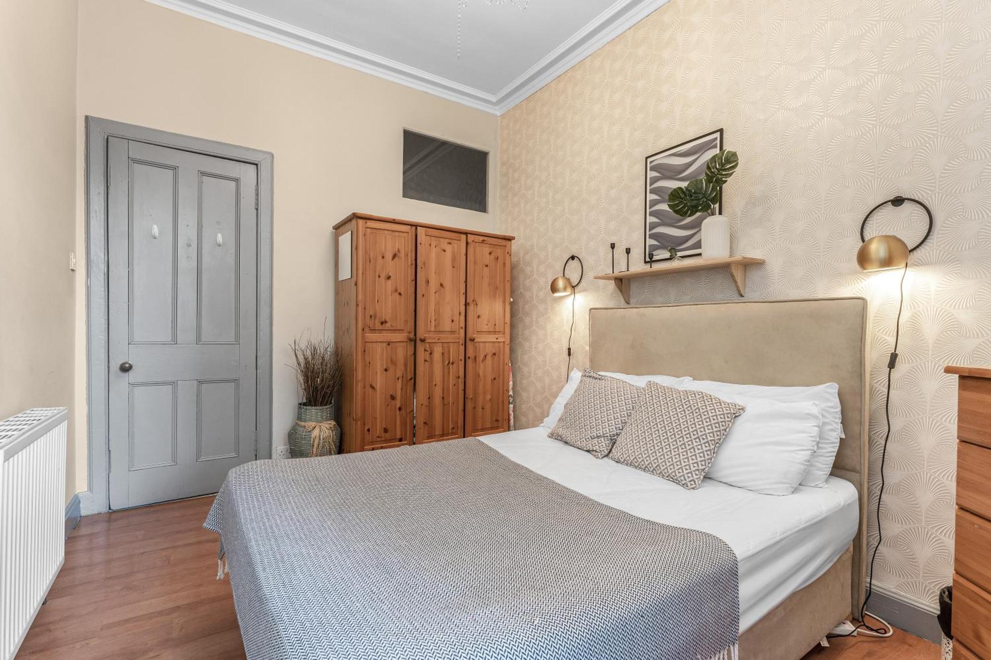 Central, Cozy 2br-1ba-haymarket - With Parking
