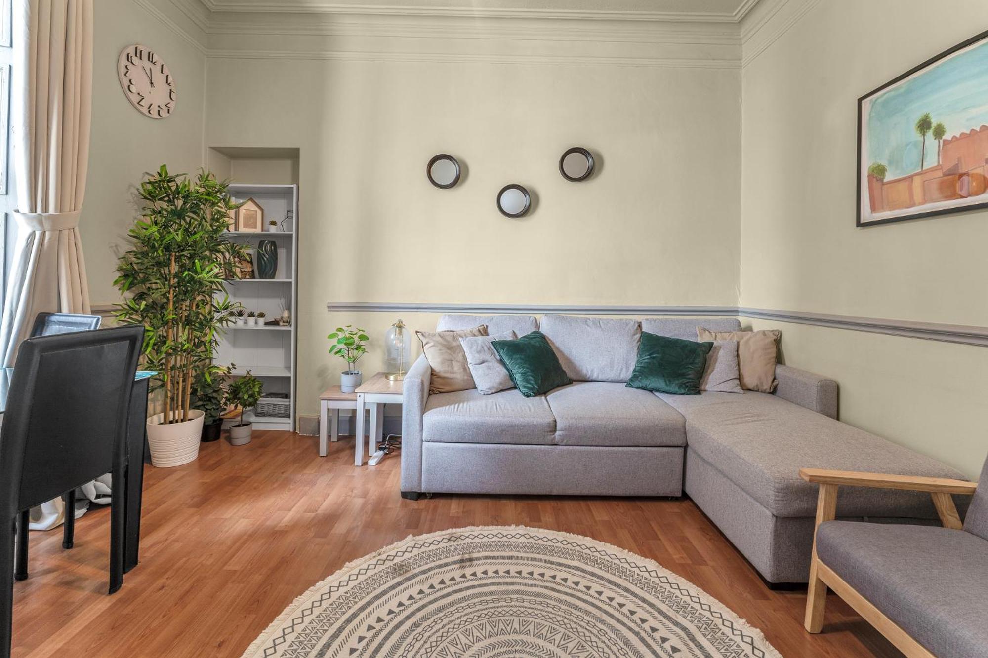Central, Cozy 2br-1ba-haymarket - With Parking *