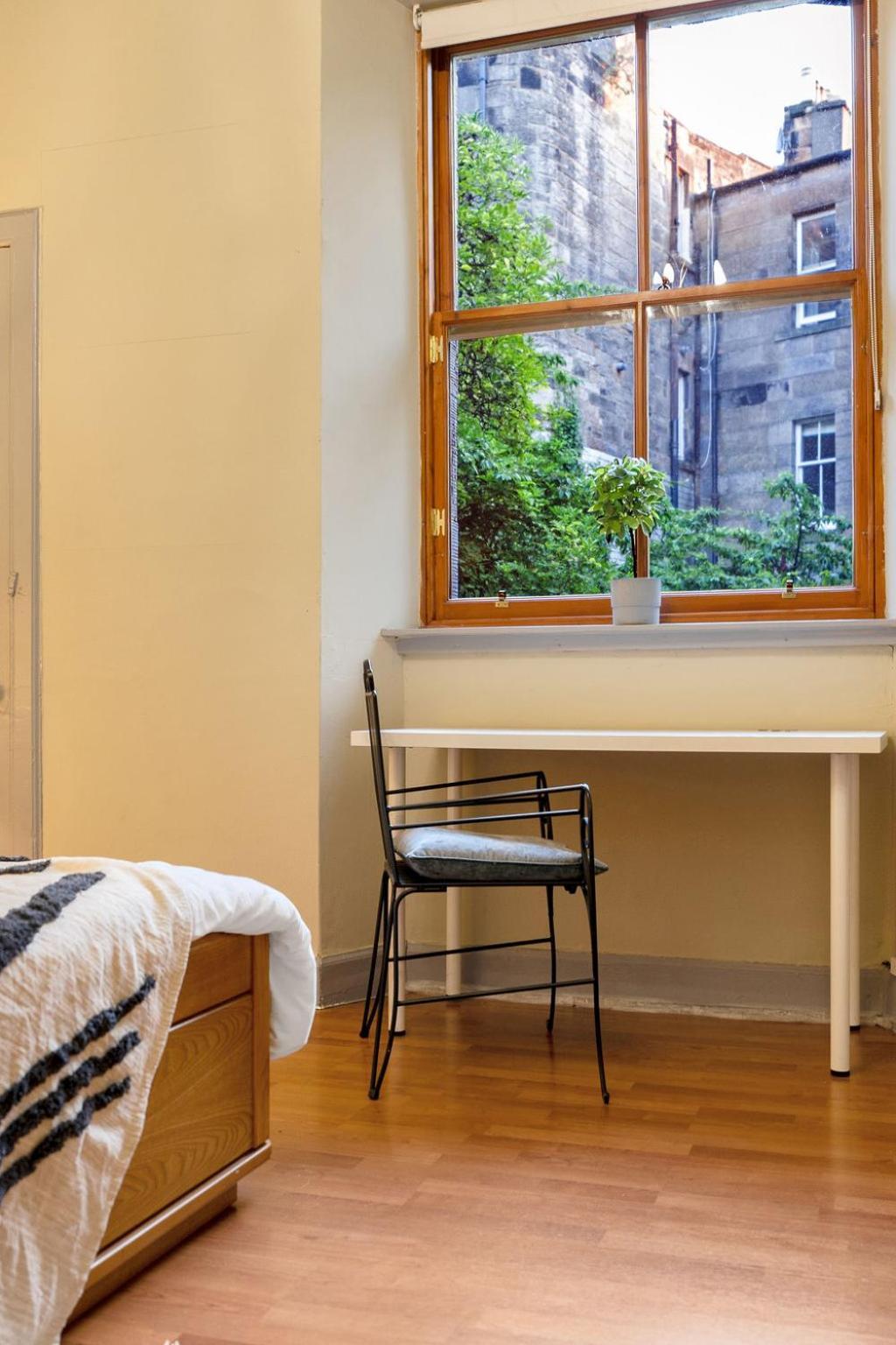 Central, Cozy 2br-1ba-haymarket - With Parking *
